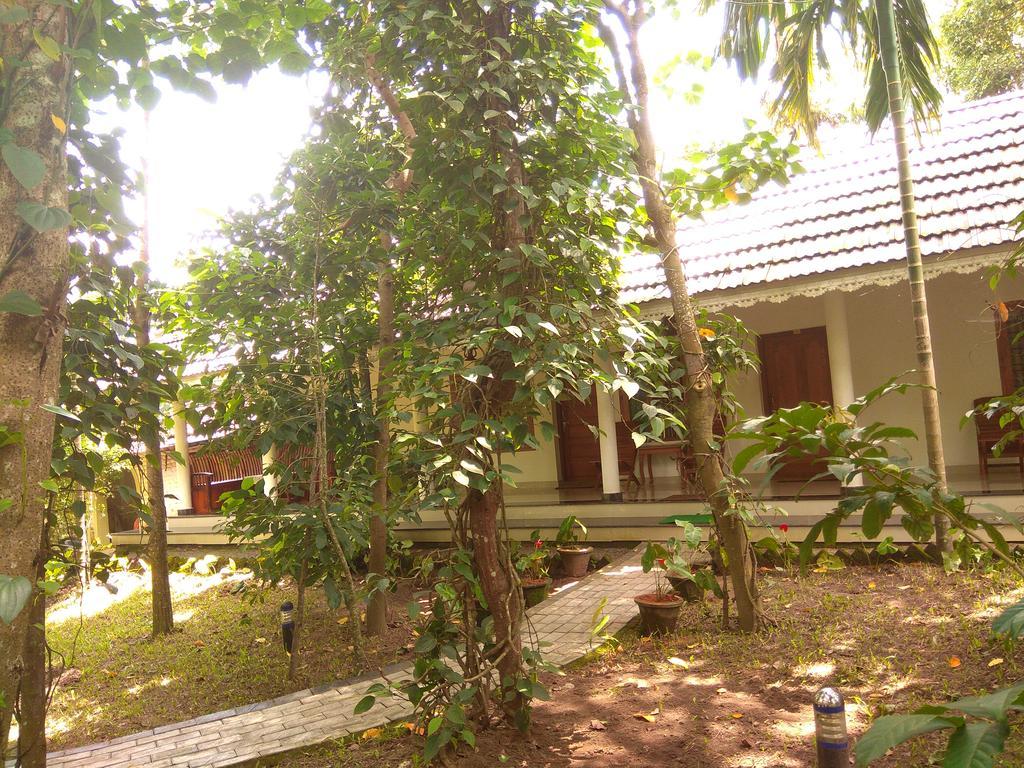 Green Court Cottage Thekkady Exterior photo